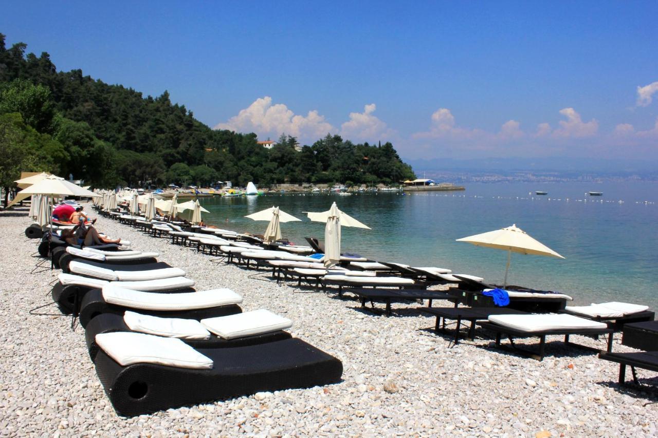 Apartments By The Sea Medveja, Opatija - 7720 Lovran Exteriör bild