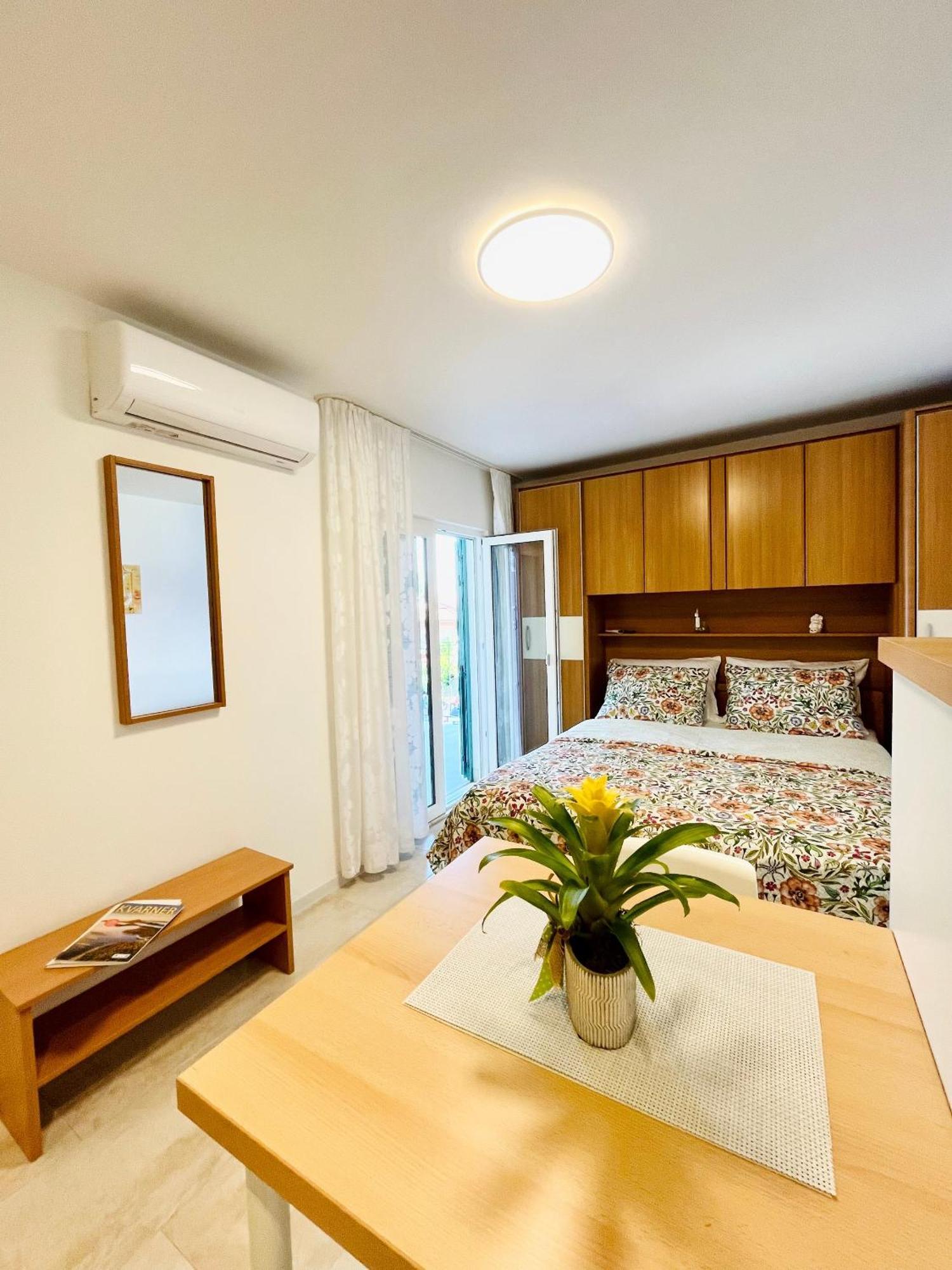 Apartments By The Sea Medveja, Opatija - 7720 Lovran Rum bild