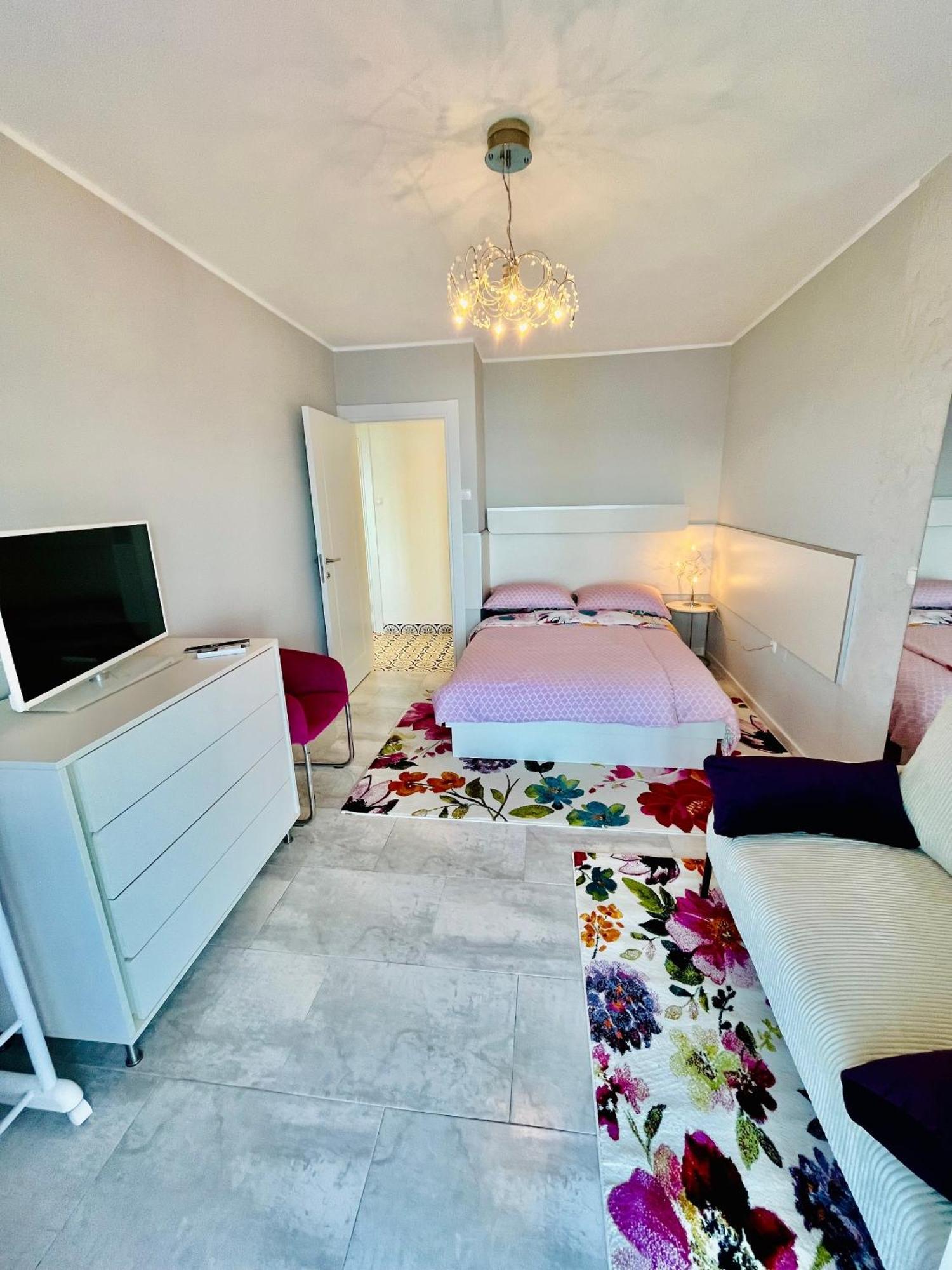 Apartments By The Sea Medveja, Opatija - 7720 Lovran Rum bild
