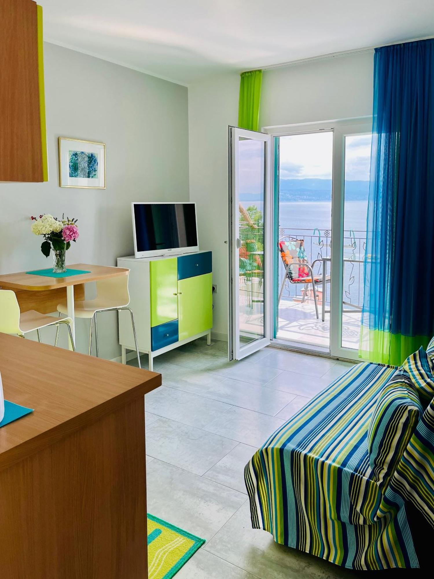 Apartments By The Sea Medveja, Opatija - 7720 Lovran Exteriör bild